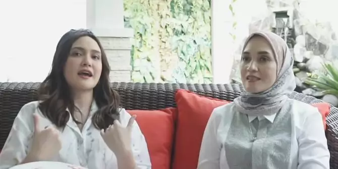 5 Kisah Shandy Aulia hidup di keluarga beda agama istimewa