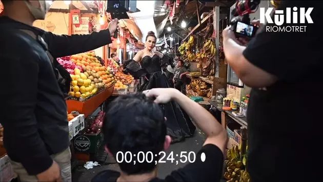 melaney sesi foto di pasar Berbagai sumber