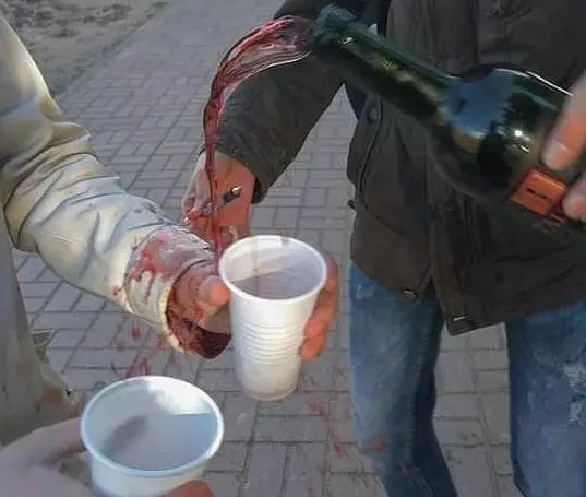 momen apes gara-gara teman © 2020 instagram.com