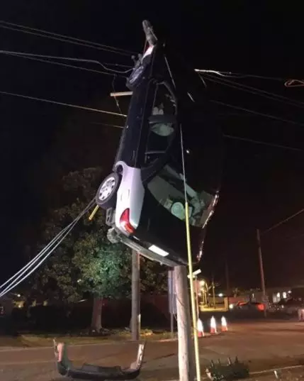 momen apes kendaraan tersangkut  Berbagai Sumber