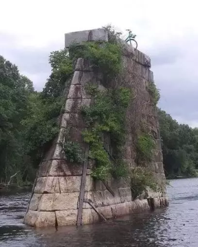 momen apes kendaraan tersangkut  Berbagai Sumber