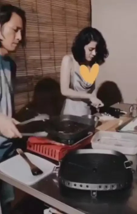 Chef Juna bareng pacar © 2020 brilio.net