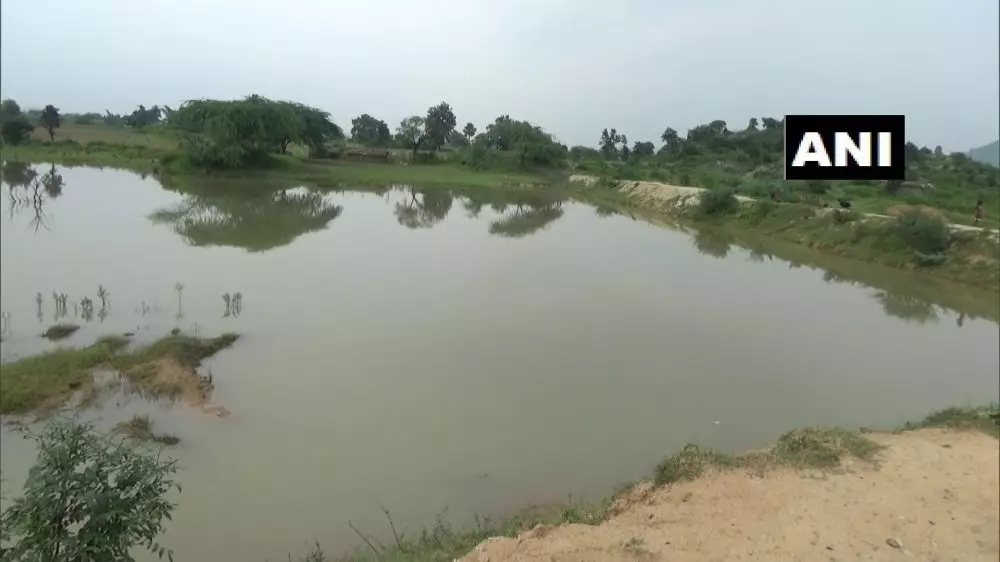 Pria lansia buat kanal selama 30 tahun Twitter/@ANI Pria lansia buat kanal selama 30 tahun Twitter/@ANI