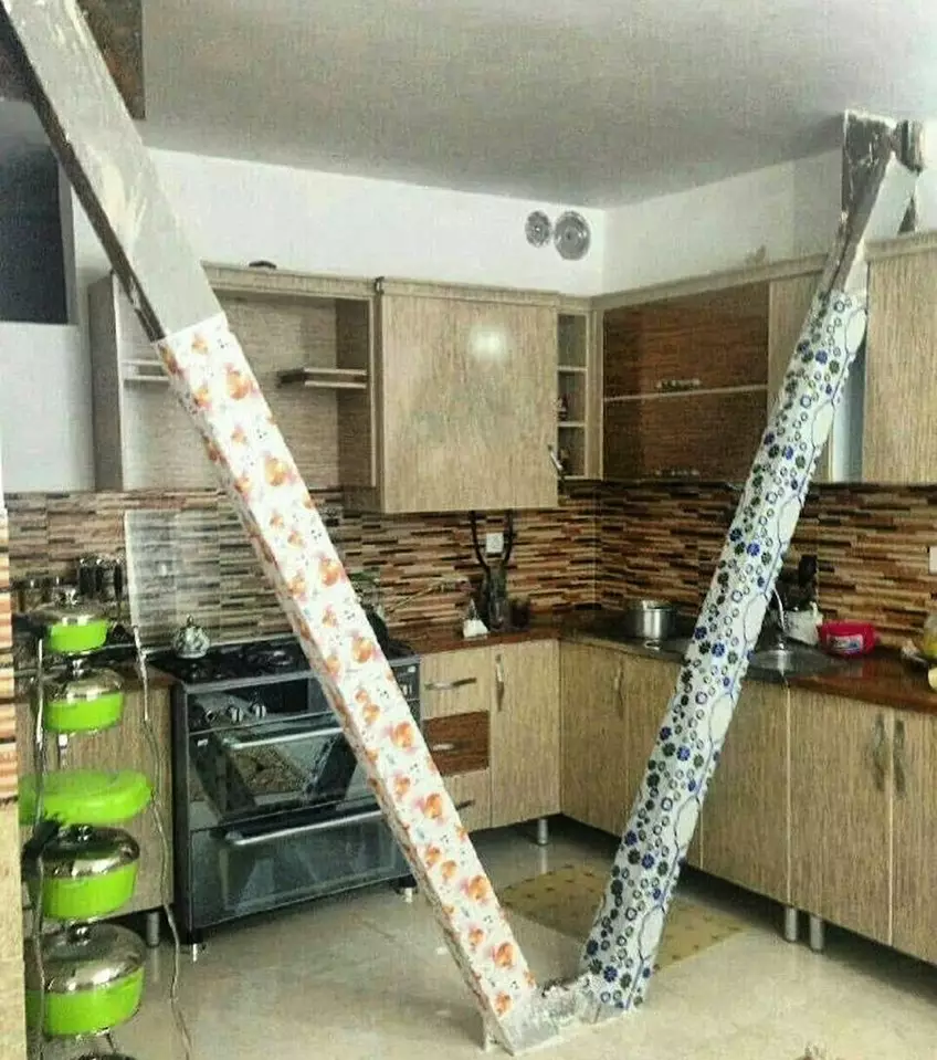 tiang nggak pada tempatnya Berbagai Sumber