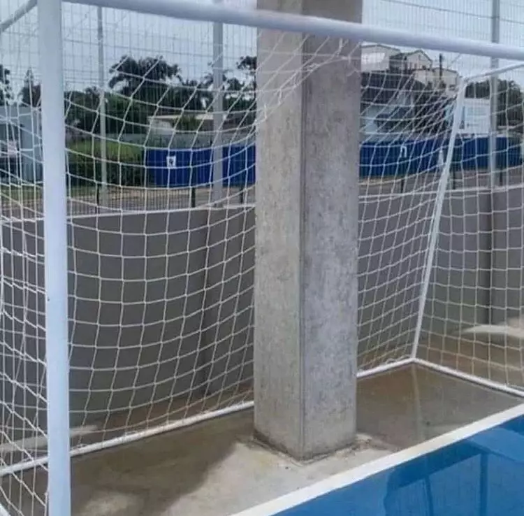 tiang nggak pada tempatnya Berbagai Sumber