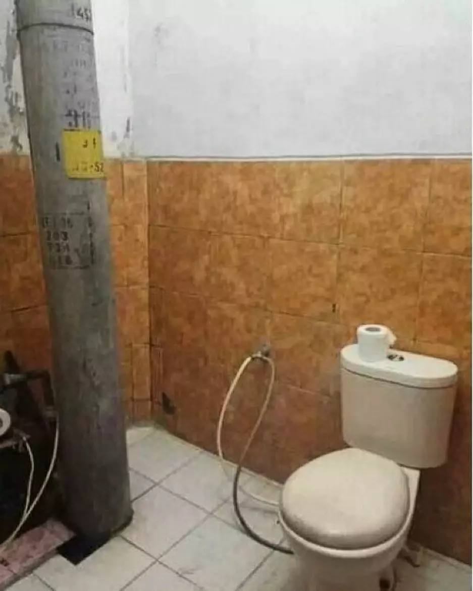 tiang nggak pada tempatnya Berbagai Sumber