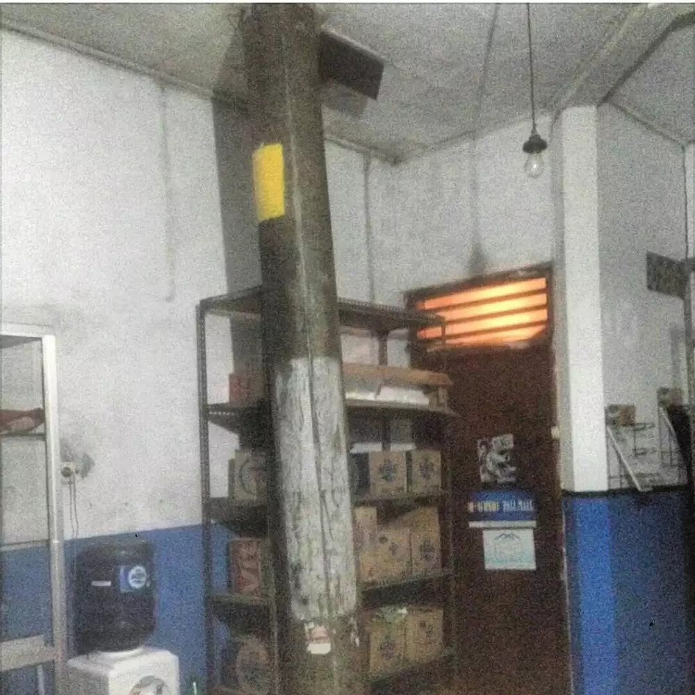 tiang nggak pada tempatnya Berbagai Sumber