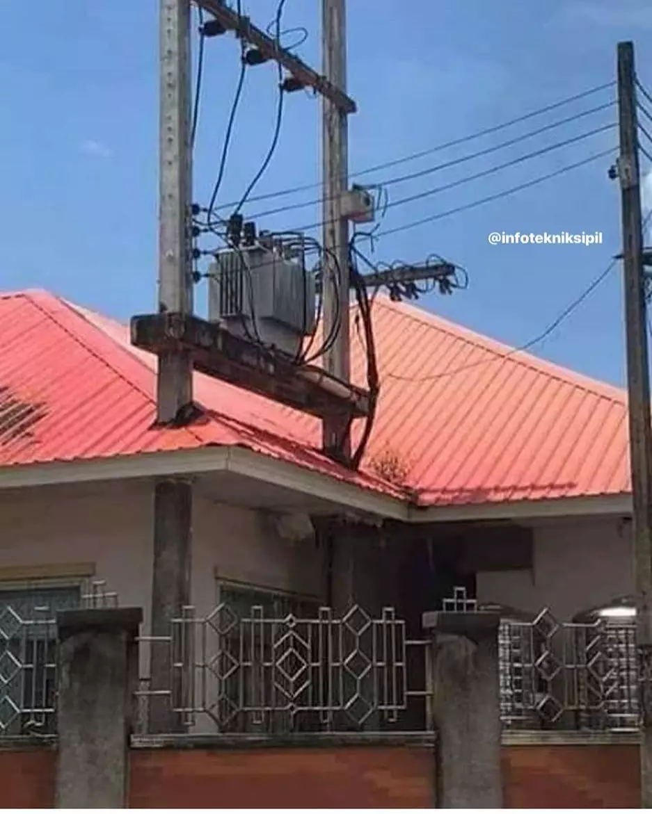 tiang nggak pada tempatnya Berbagai Sumber