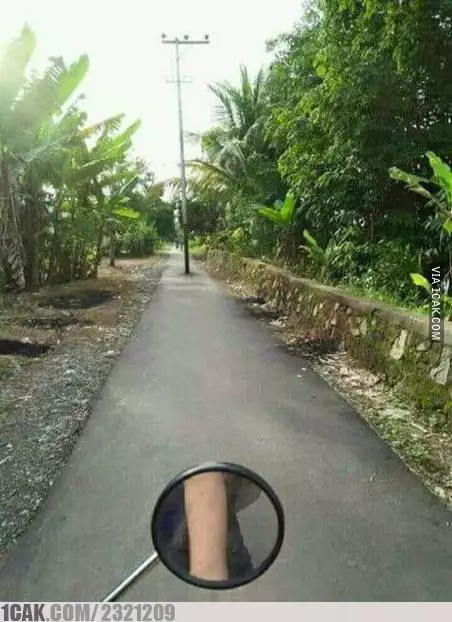 tiang nggak pada tempatnya Berbagai Sumber