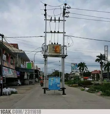 tiang nggak pada tempatnya Berbagai Sumber