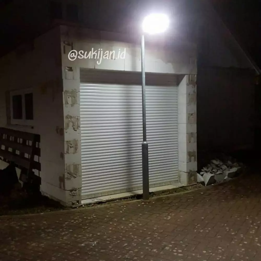 tiang nggak pada tempatnya Berbagai Sumber