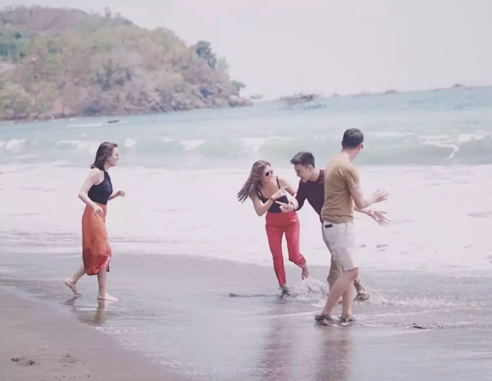 Kedekatan Fendy Chow dan Rebecca Tamara © 2020 brilio.net