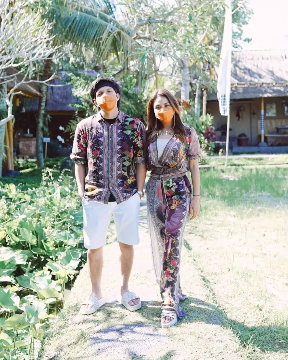 Potret Aurel Hermansyah dan Atta Halilintar kenakan pakaian senada © 2020 brilio.net Potret Aurel Hermansyah dan Atta Halilintar kenakan pakaian senada © 2020 brilio.net