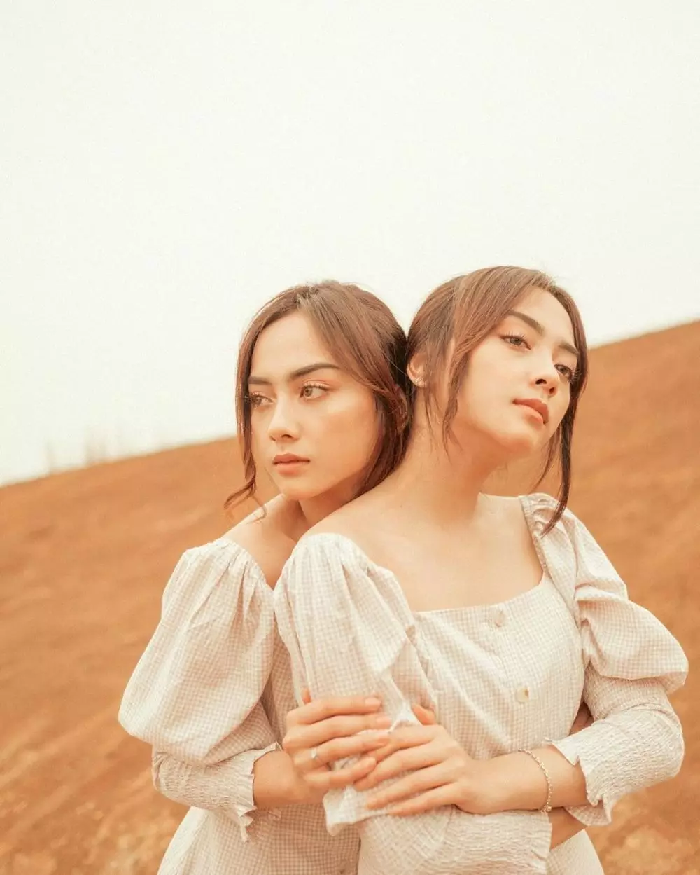 selebgram cantik bareng kembarannya © 2020 Instagram selebgram cantik bareng kembarannya © 2020 Instagram