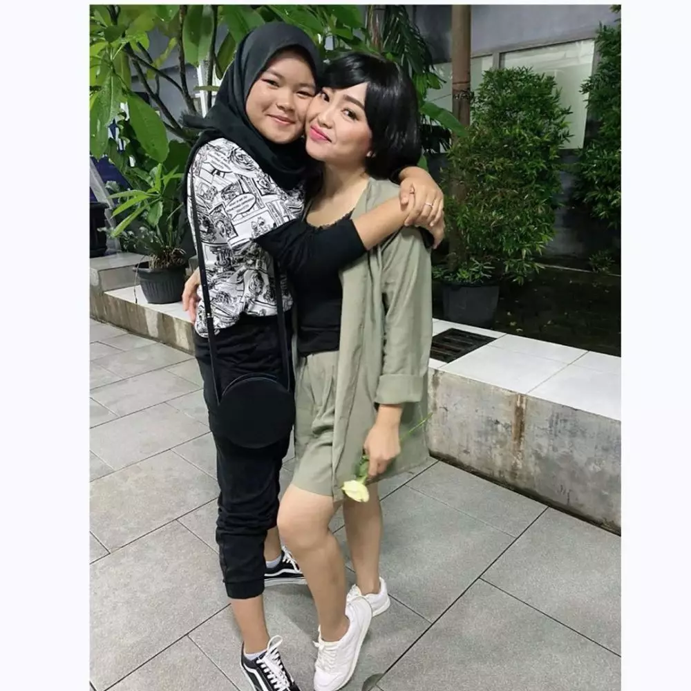 Gaya elegan Mpok Alpha ini bikin pangling © 2020 brilio.net Gaya elegan Mpok Alpha ini bikin pangling © 2020 brilio.net