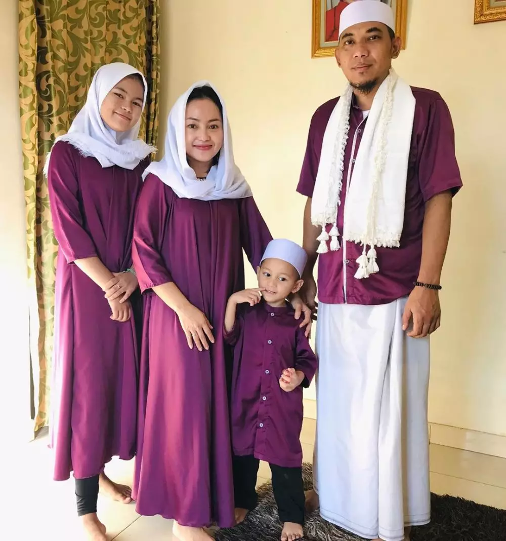 Gaya elegan Mpok Alpha ini bikin pangling © 2020 brilio.net Gaya elegan Mpok Alpha ini bikin pangling © 2020 brilio.net