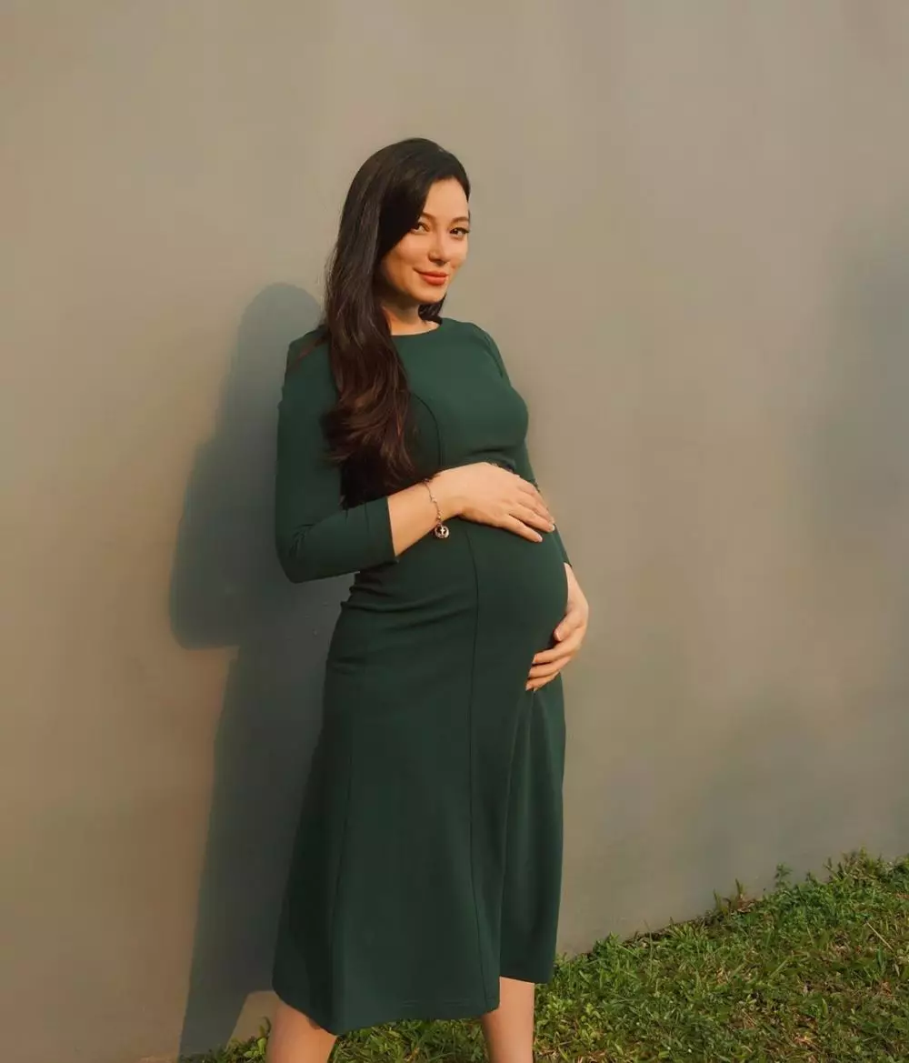 Asmirandah pakai baju lawas Instagram Asmirandah pakai baju lawas Instagram