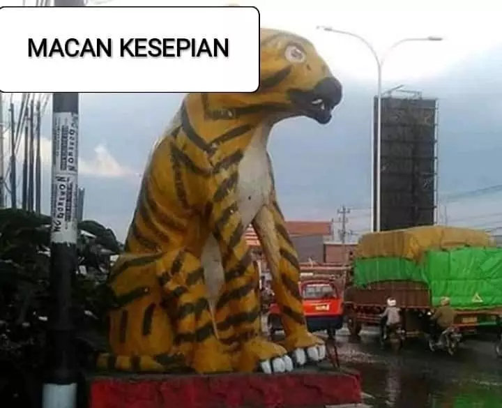 Patung macan absurd Facebook/ Hodi Min'z Patung macan absurd Facebook/ Hodi Min'z