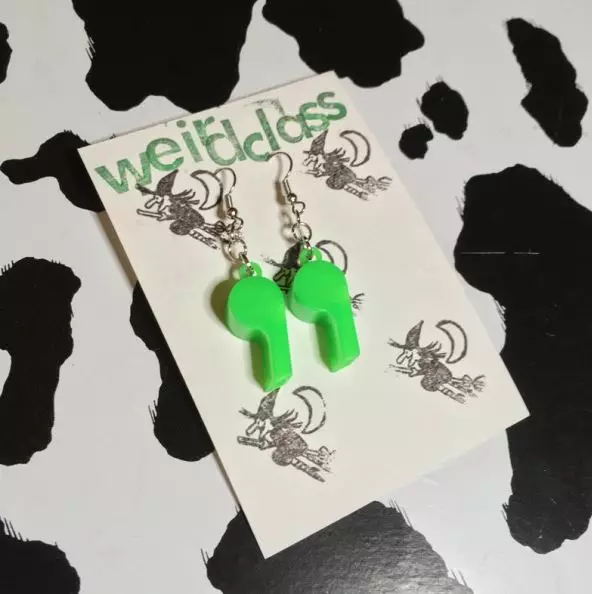 anting absurd nyeleneh Berbagai sumber
