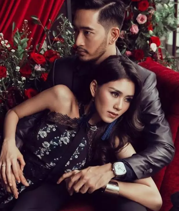 Pemotretan pasang seleb bertema hitam © 2020 brilio.net Pemotretan pasang seleb bertema hitam © 2020 brilio.net