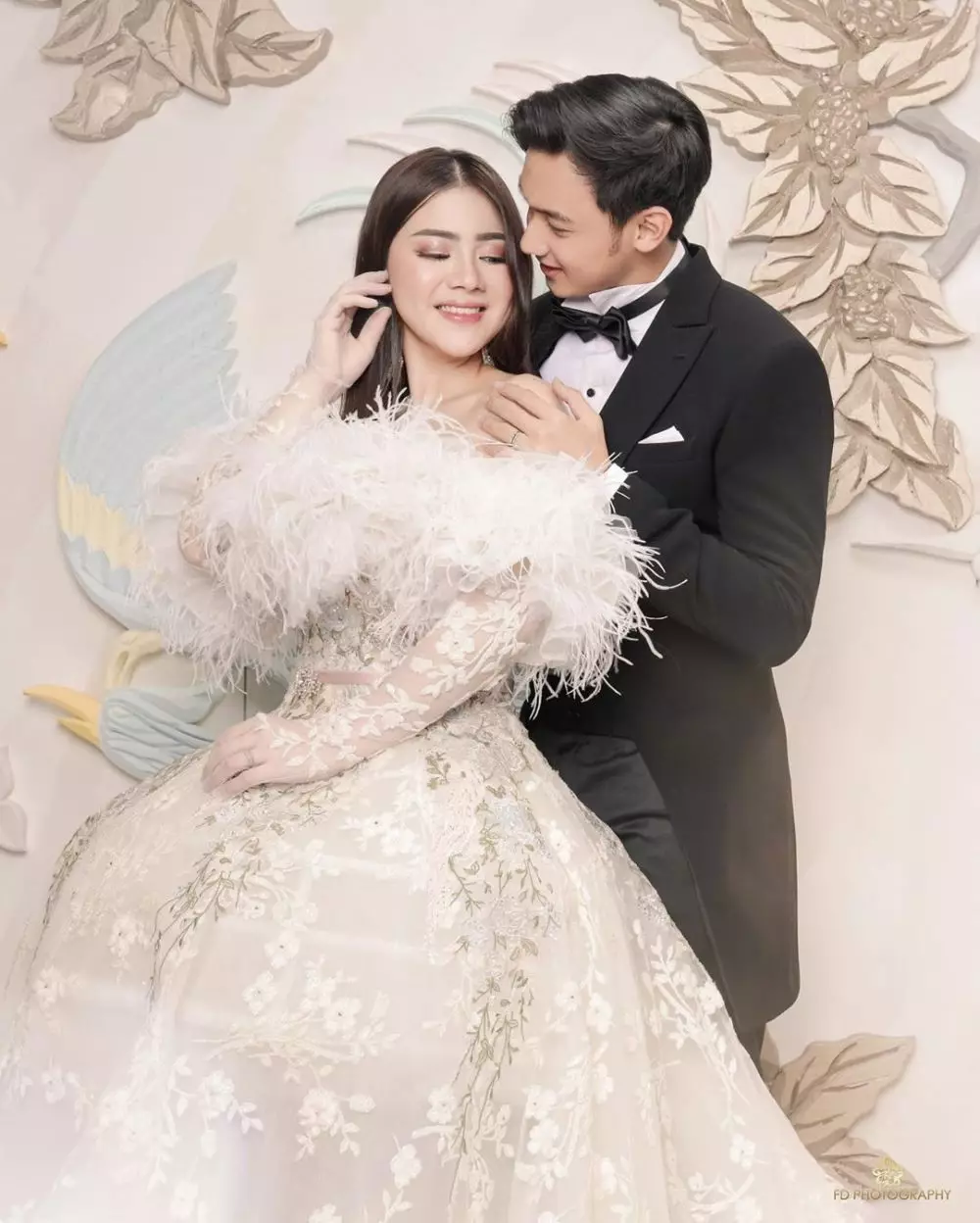 Potret anggun seleb kenakan gaun pengantin © 2020 brilio.net Potret anggun seleb kenakan gaun pengantin © 2020 brilio.net