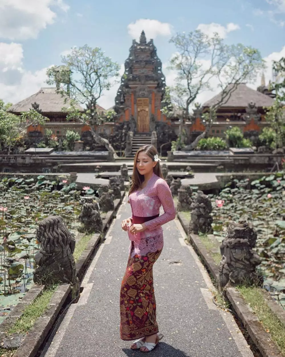 15 seleb kebaya Bali Instagram
