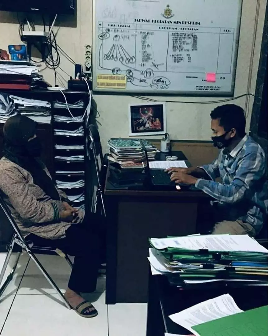 aksi pengguntingan bendera merah putih Berbagai Sumber aksi pengguntingan bendera merah putih Berbagai Sumber