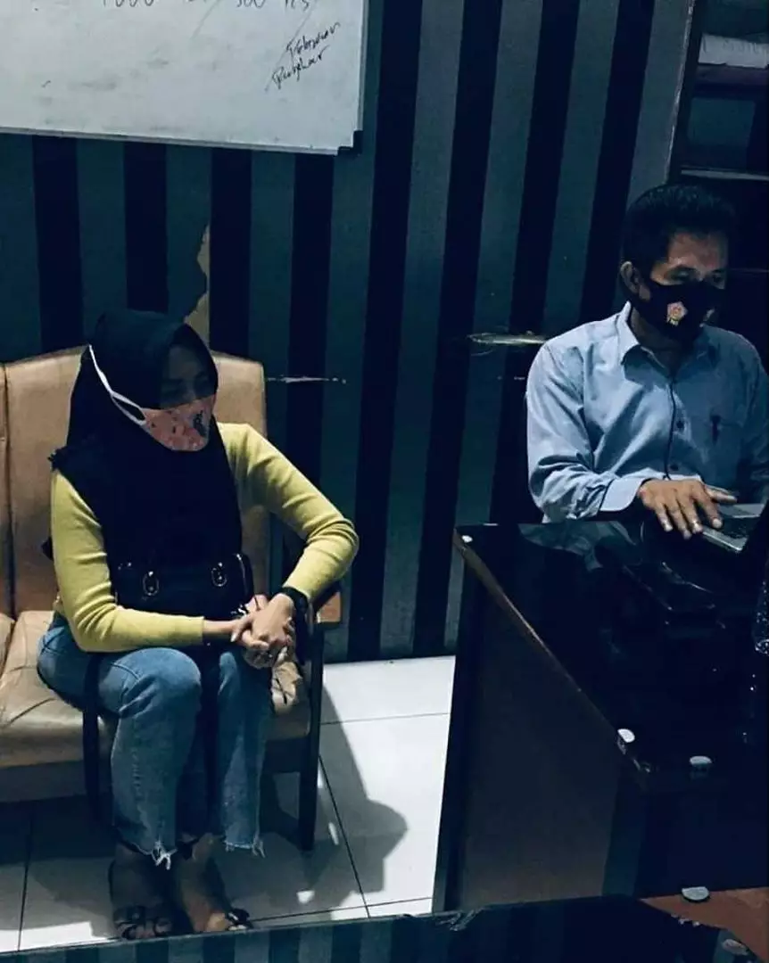 aksi pengguntingan bendera merah putih Berbagai Sumber aksi pengguntingan bendera merah putih Berbagai Sumber