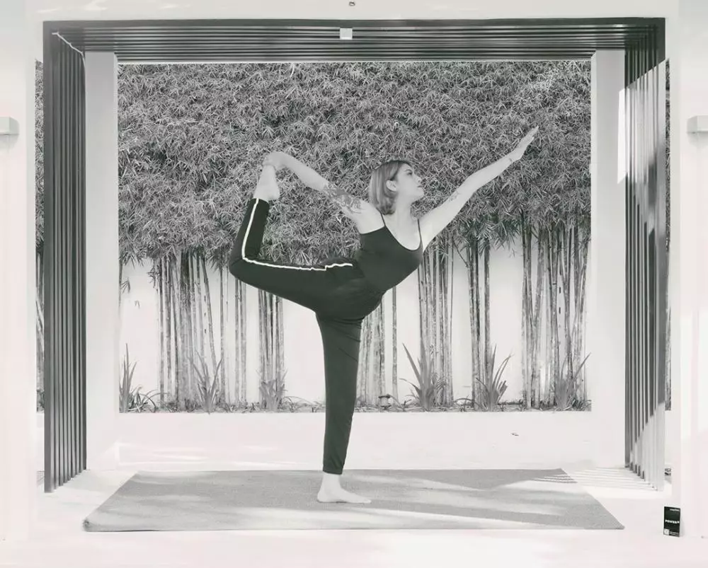 Awkarin yoga bareng pacar © 2020 brilio.net Awkarin yoga bareng pacar © 2020 brilio.net