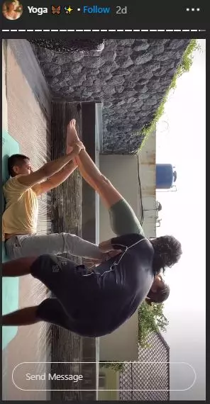 Awkarin yoga bareng pacar © 2020 brilio.net Awkarin yoga bareng pacar © 2020 brilio.net