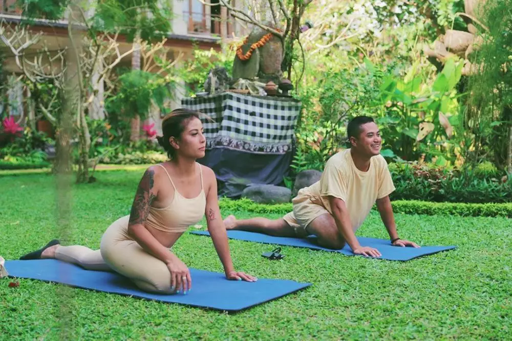 Awkarin yoga bareng pacar © 2020 brilio.net Awkarin yoga bareng pacar © 2020 brilio.net