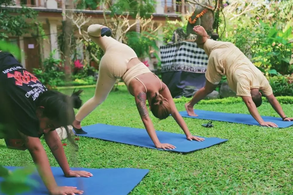 Awkarin yoga bareng pacar © 2020 brilio.net Awkarin yoga bareng pacar © 2020 brilio.net