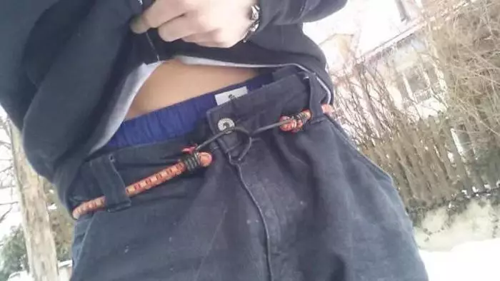 Potret sabuk absurd Berbagai sumber