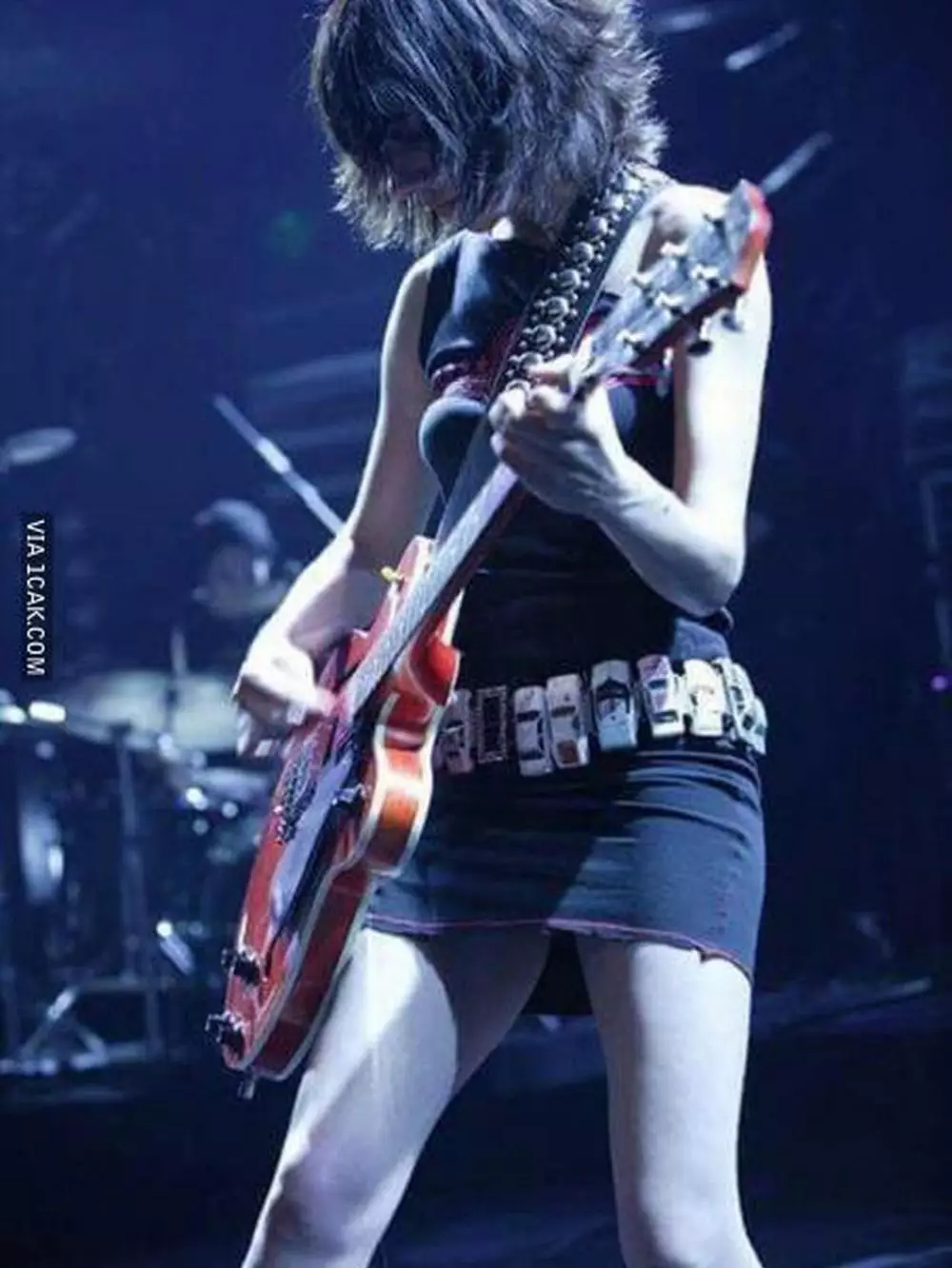 Potret sabuk absurd Berbagai sumber