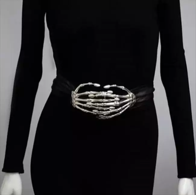 Potret sabuk absurd Berbagai sumber