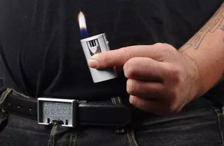 Potret sabuk absurd Berbagai sumber