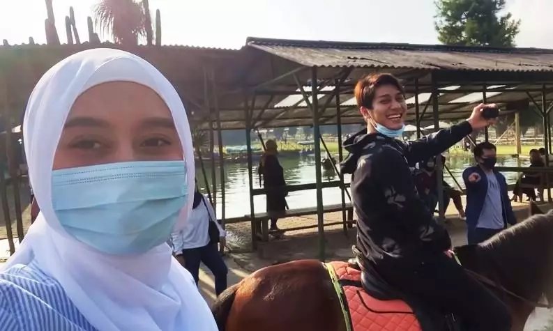 Momen Lesty liburan dengan Rizky Billar © 2020 brilio.net Momen Lesty liburan dengan Rizky Billar © 2020 brilio.net