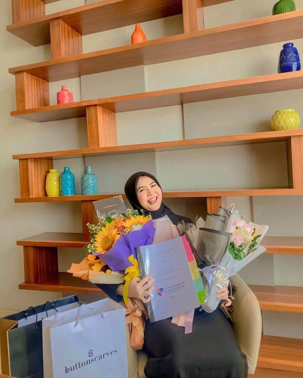 Kesha Ratuliu ujian skripsi Instagram