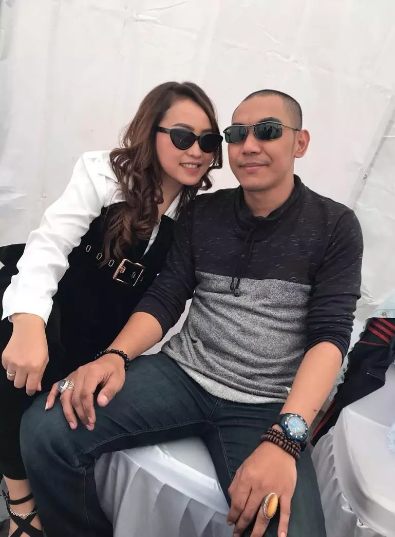 Mpok Alpa dan suami © 2020 brilio.net Mpok Alpa dan suami © 2020 brilio.net