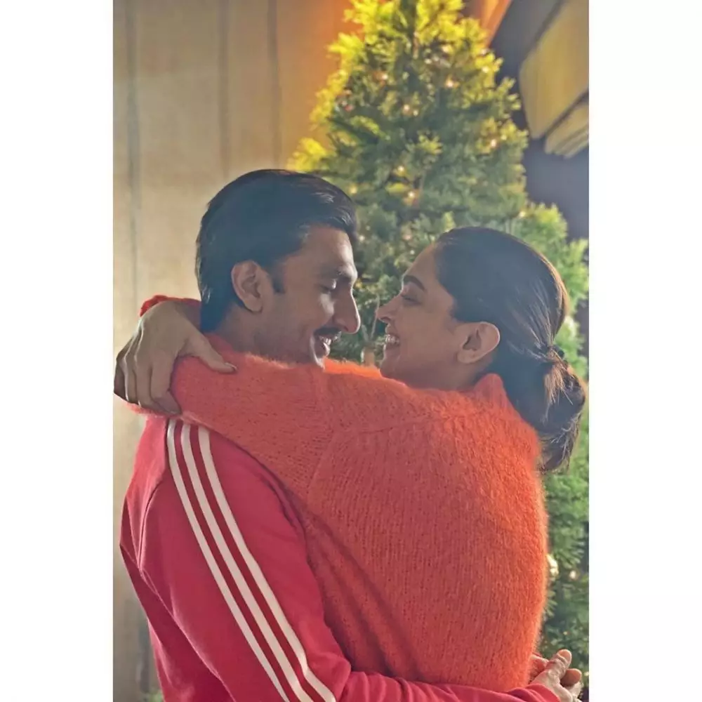 Pasangan Bollywood tolak film berbagai sumber Pasangan Bollywood tolak film berbagai sumber