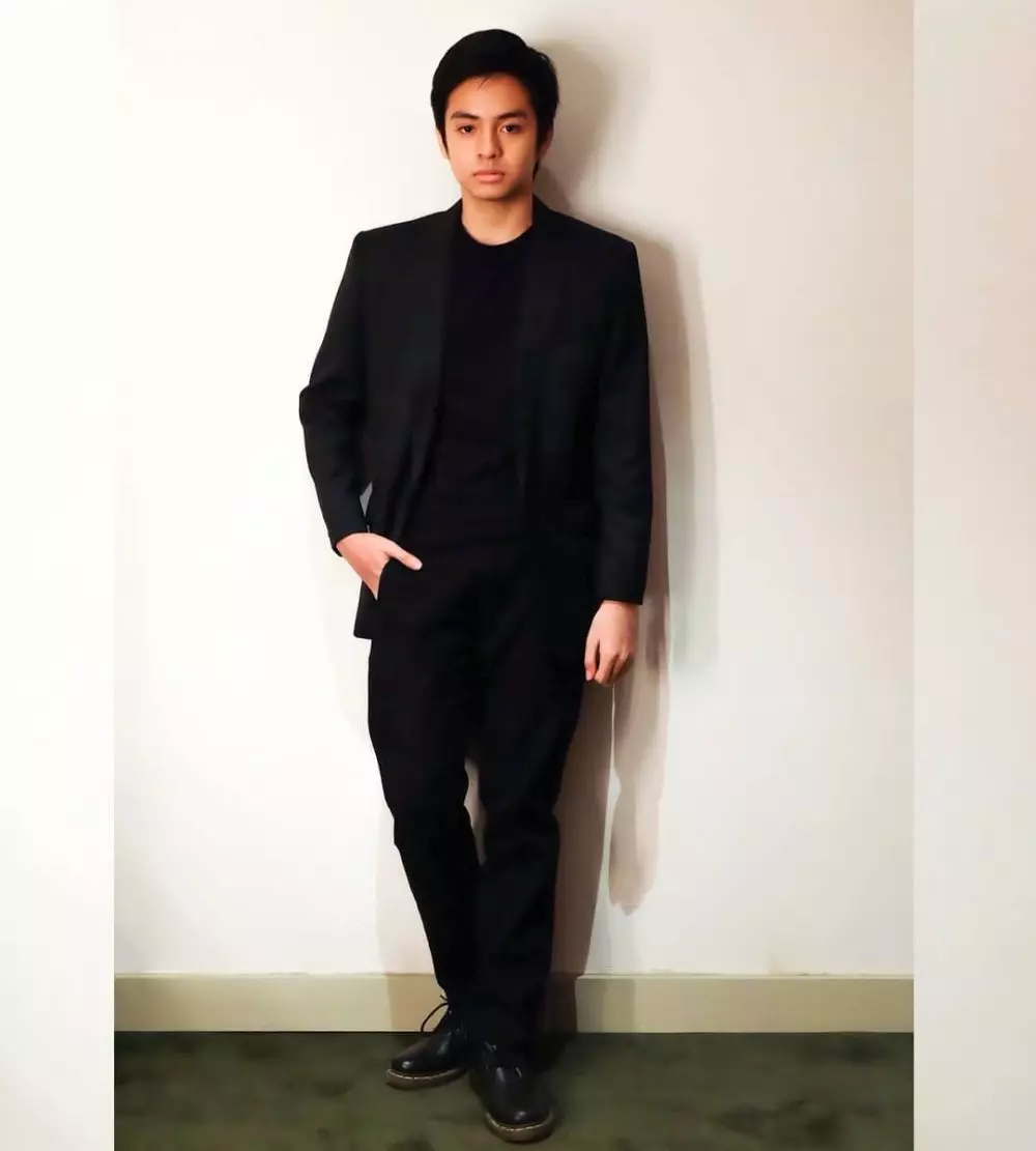 Angga Yunanda dengan jas © 2020 brilio.net Instagram