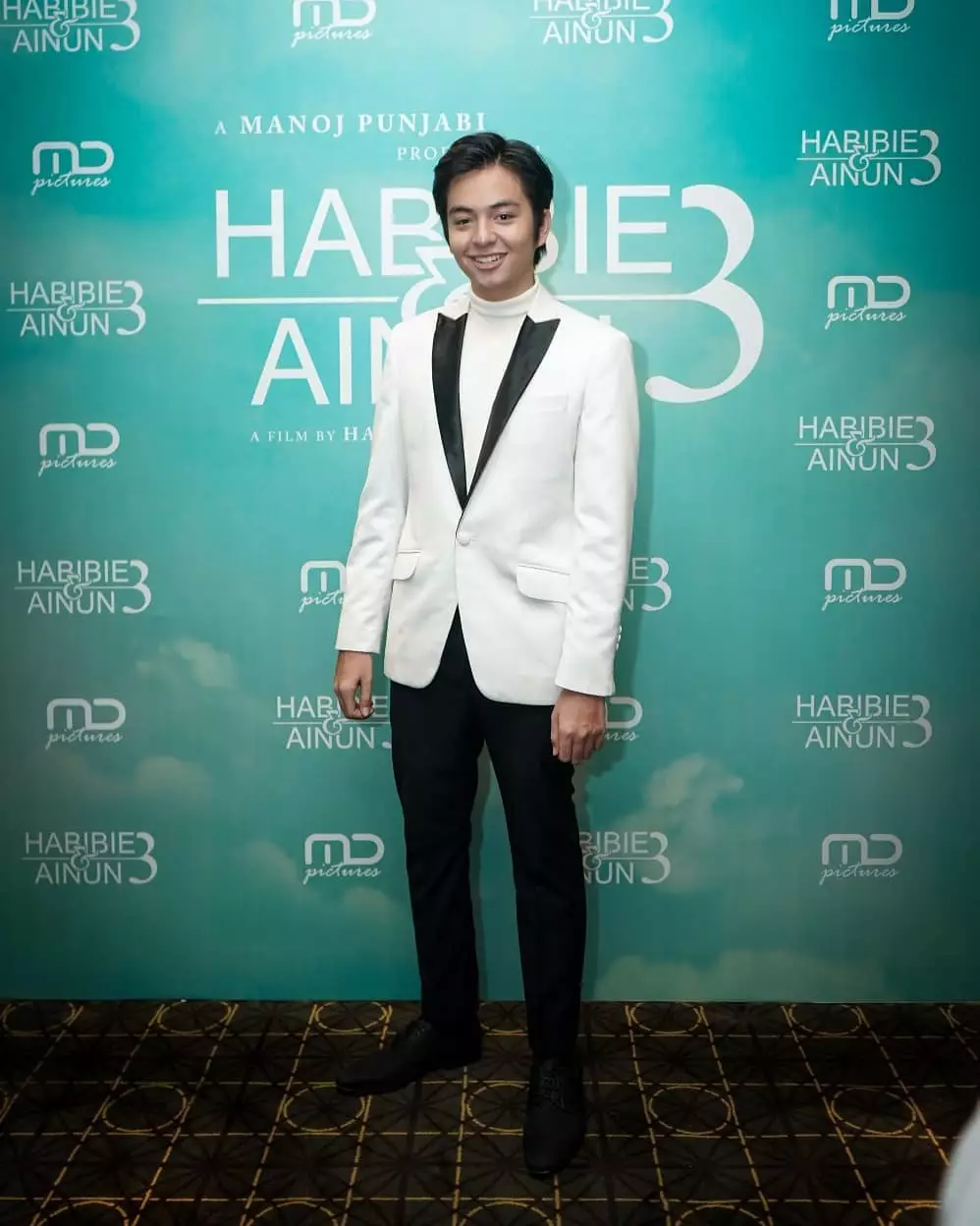 Angga Yunanda dengan jas © 2020 brilio.net Instagram