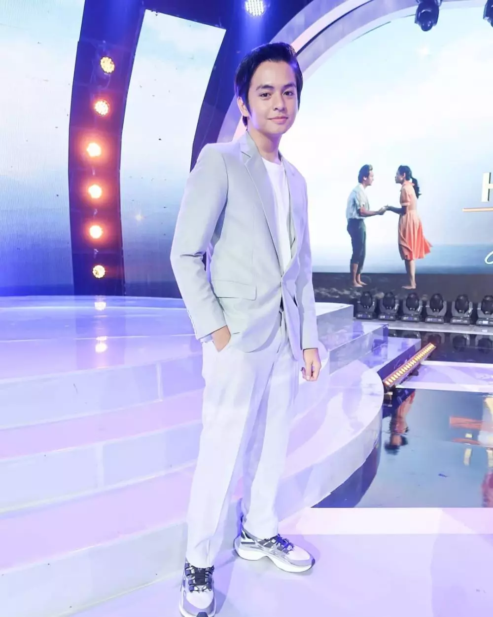 Angga Yunanda dengan jas © 2020 brilio.net Instagram