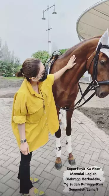 syahrini liburan bromo Instagram syahrini liburan bromo Instagram