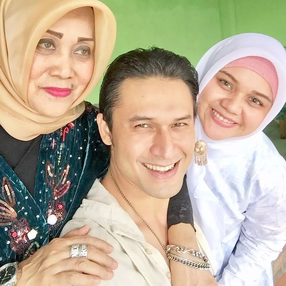 Indra Bruggman dan ibu instagram 