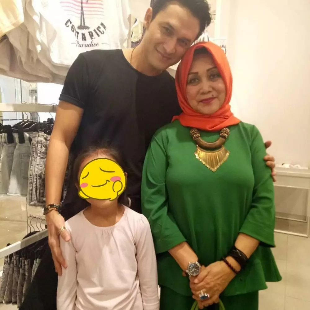 Indra Bruggman dan ibu instagram 