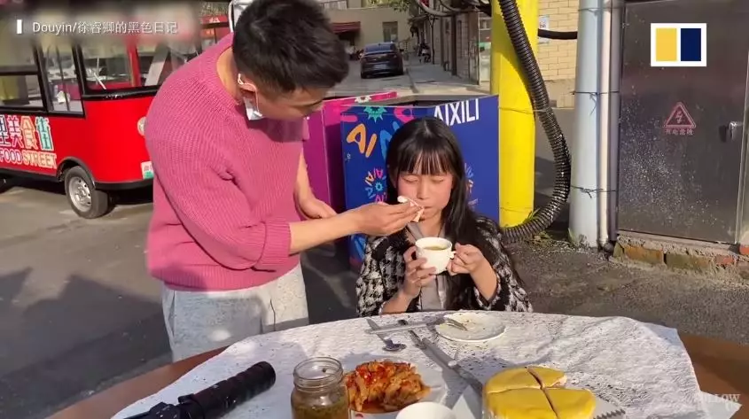 Ayah jahit 100 gaun anak © 2020 brilio.net