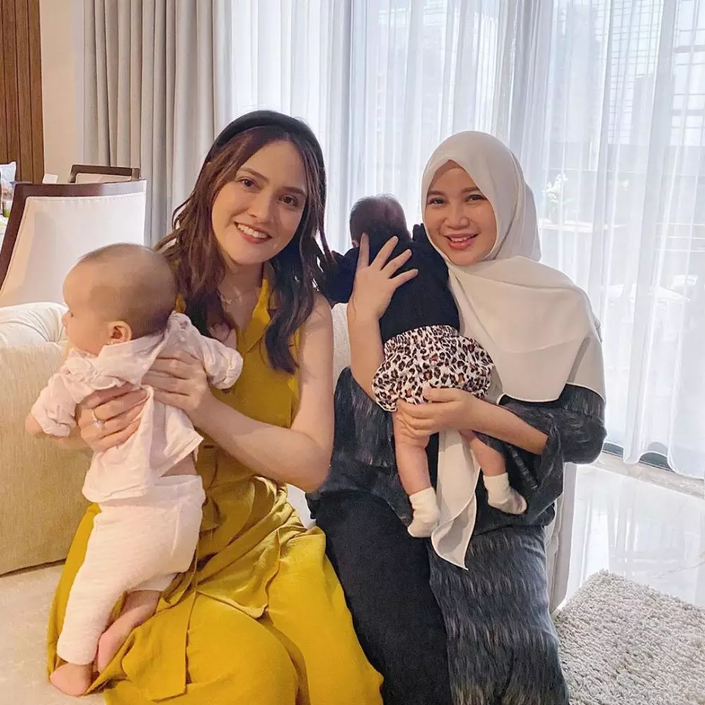 Chacha Frederica momong anak Instagram Chacha Frederica momong anak Instagram