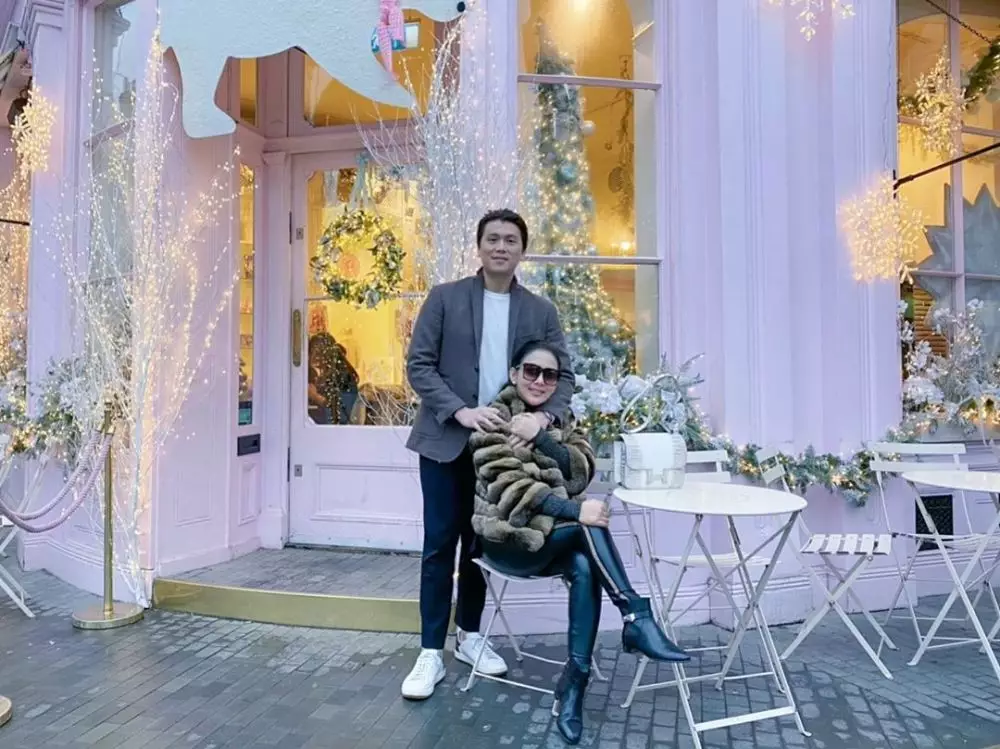 Liburan Syahrini dan Reino Barack di berbagai negara Instagram