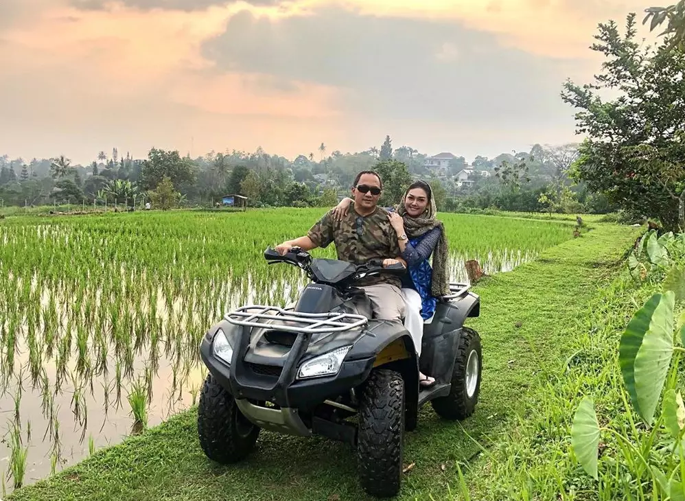 Potret mesra Bella Saphira dan suami Instagram Potret mesra Bella Saphira dan suami Instagram